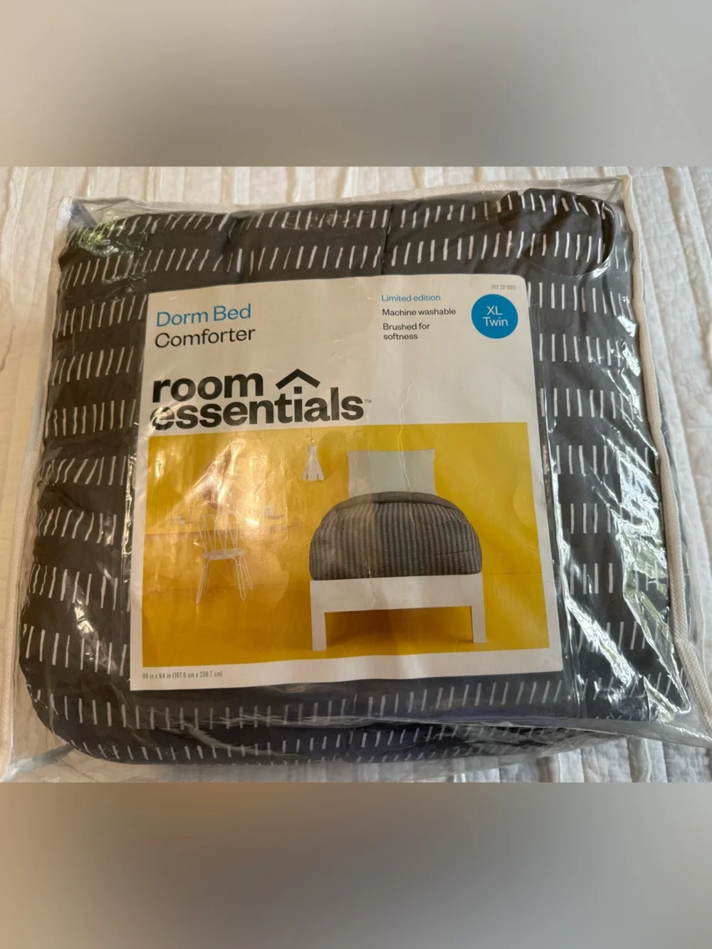 Limited Edition XLTwin Room Essentials Dorm Comforter
